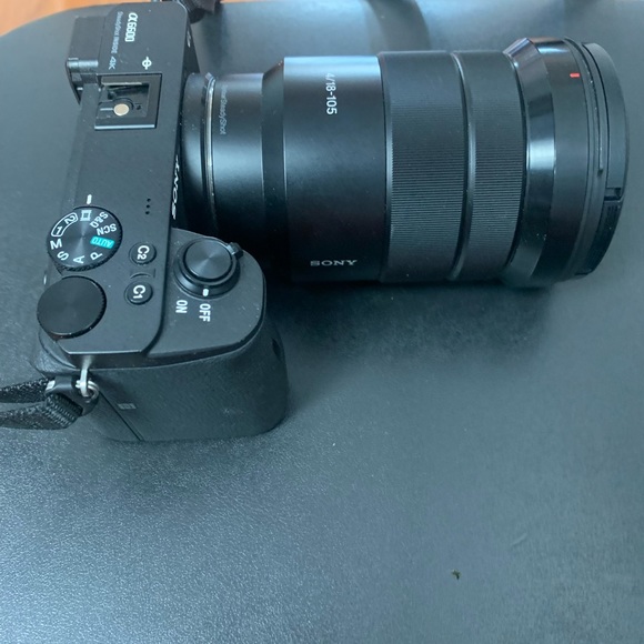 Sony A6600 Camera and Lens (Excellent condition) - Picture 4 of 15